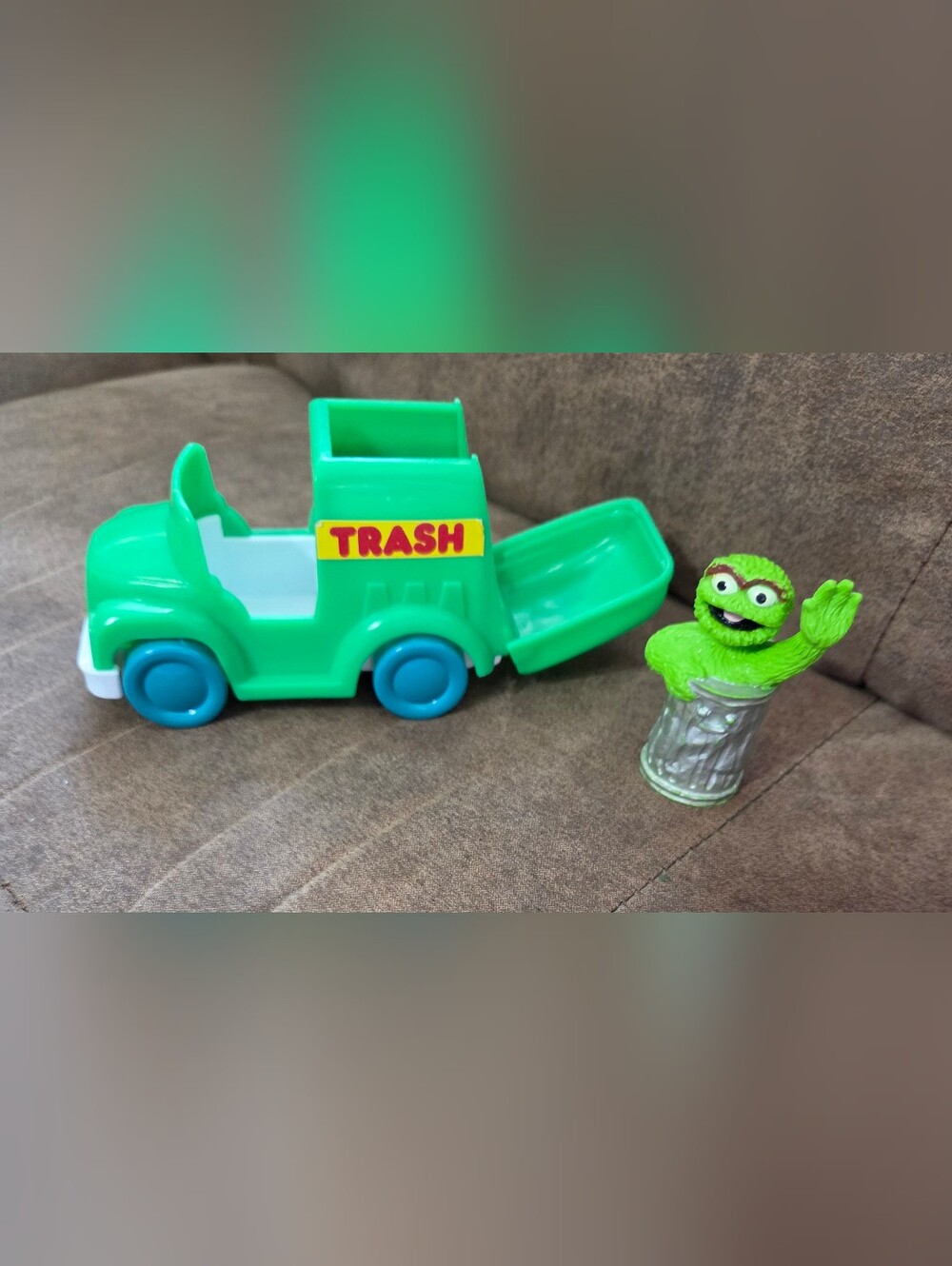 Vintage Green Trash Truck Kids Toy And Oscar The Grouch Figure Sesame Syreet